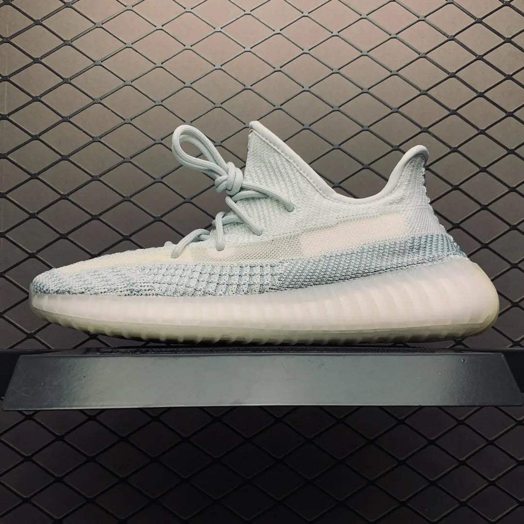 Yeezy 350 V2 Zapatillas Negras y Blancas con Estrella