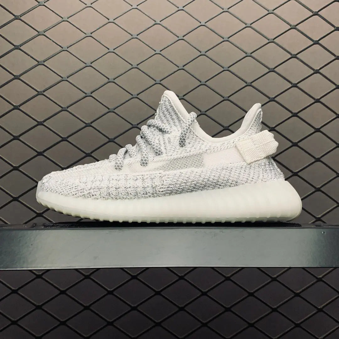 Yeezy 350 V2 Zapatillas Negras y Blancas con Estrella