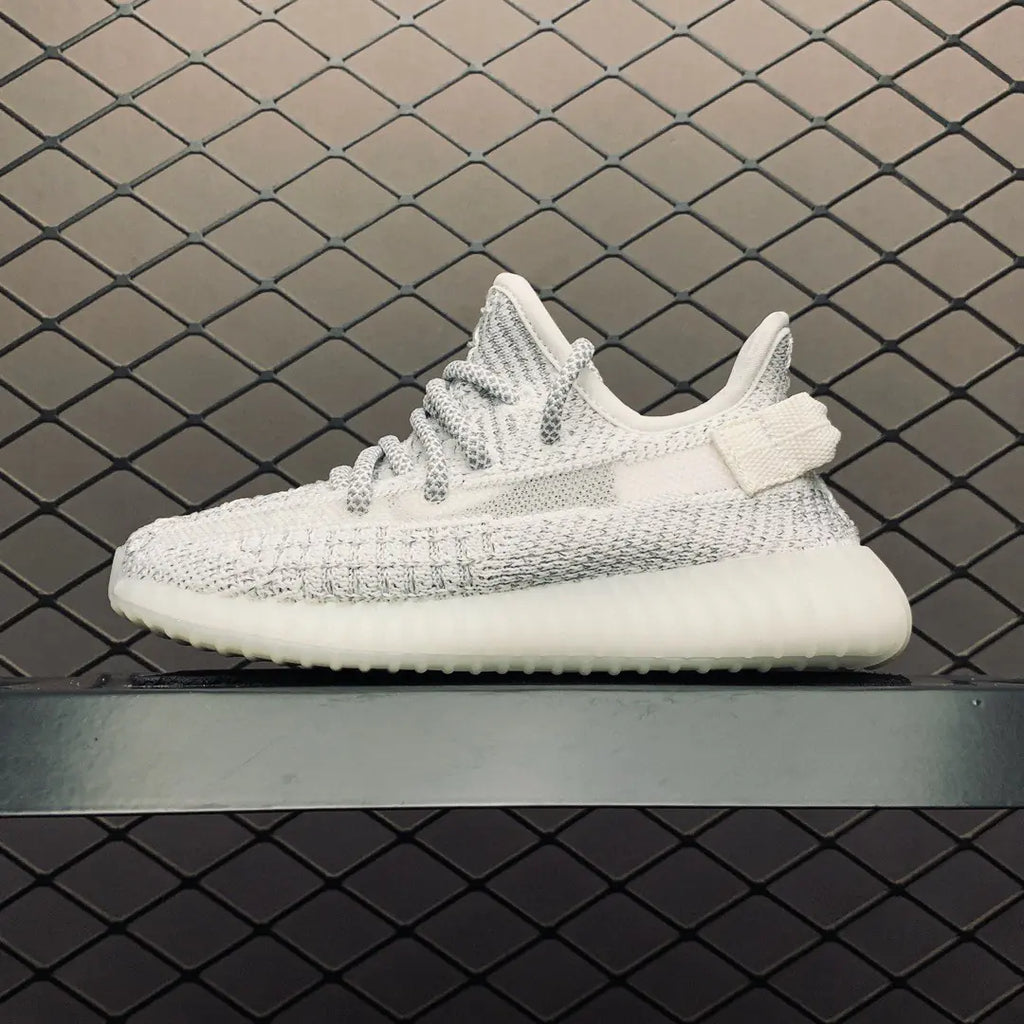 Yeezy 350 V2 Zapatillas Negras y Blancas con Estrella