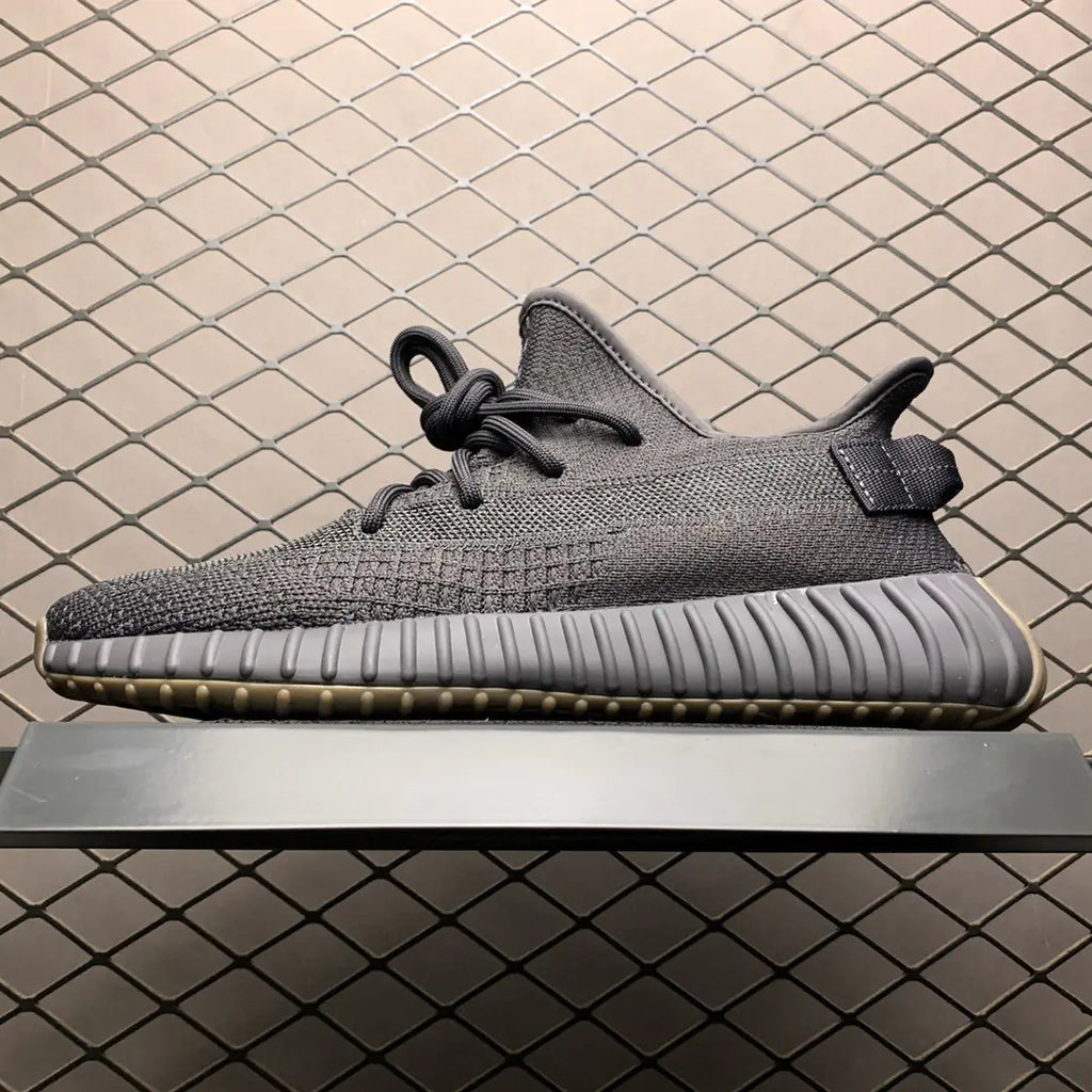 Yeezy 350 V2 Zapatillas Negras y Blancas con Estrella