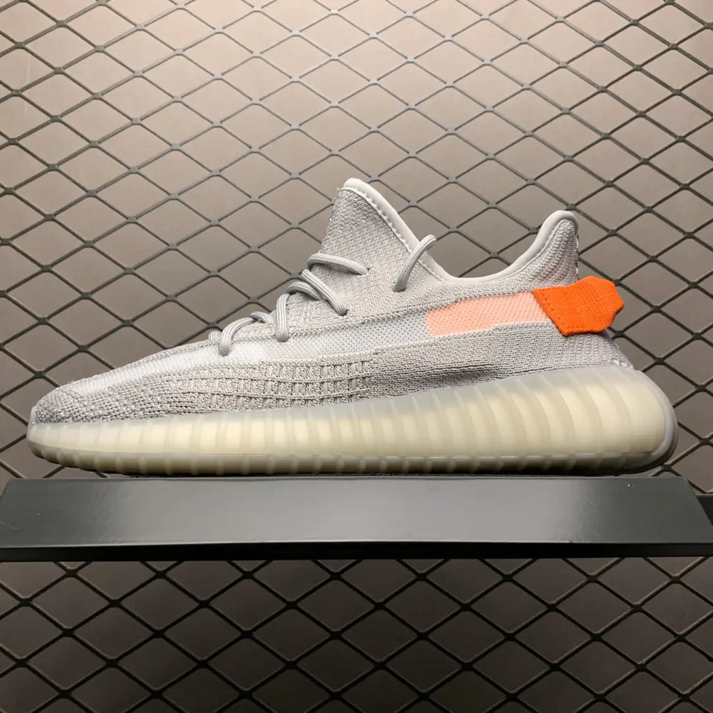 Yeezy 350 V2 Zapatillas Negras y Blancas con Estrella